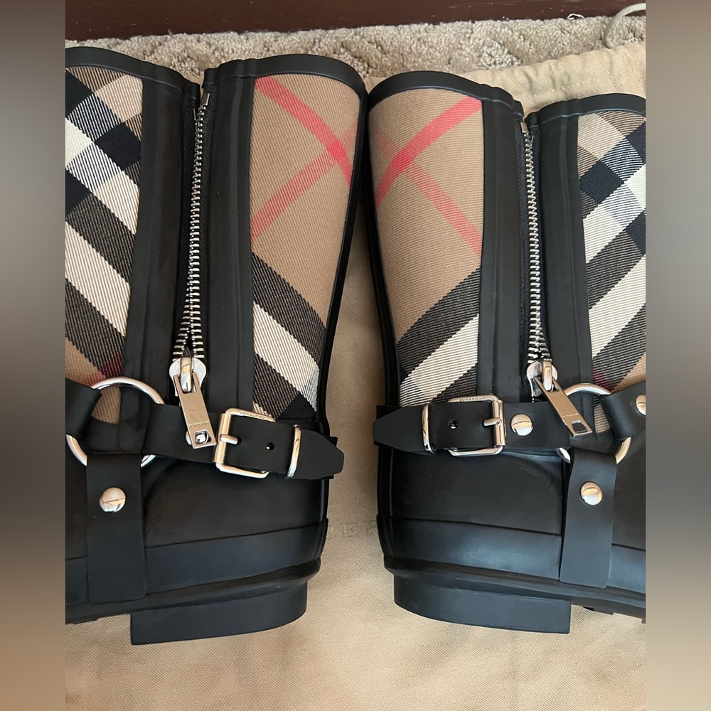 Burberry Women's Zane Signature Check Rain Boots - Picture 9 of 10